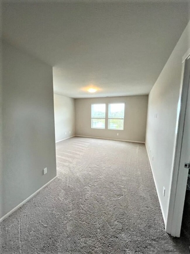 Building Photo - 3 Bedroom / 2.5 Bath Home McMinnville