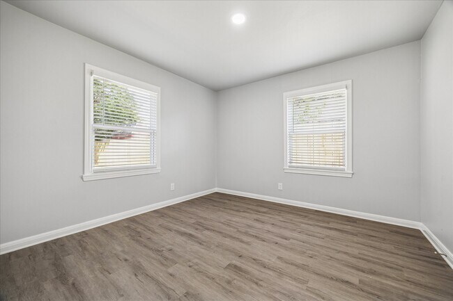 Building Photo - 5139 Enyart St