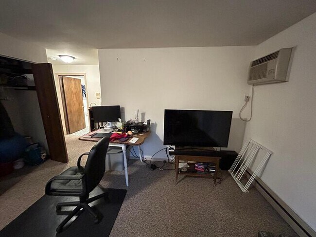 Building Photo - 134 E Johnson St