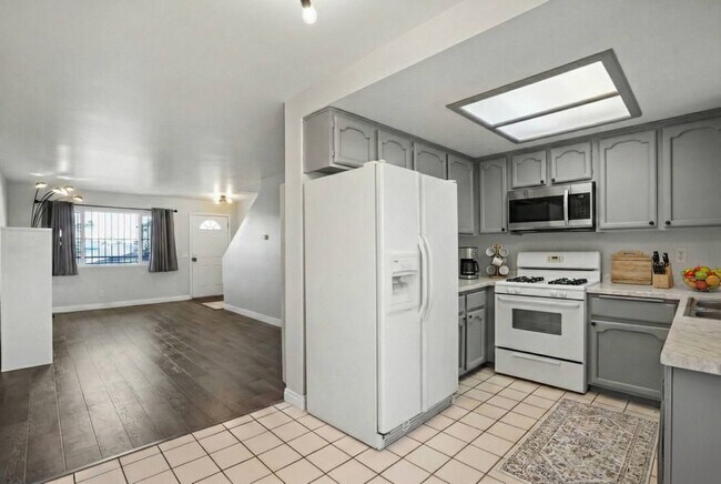 Building Photo - 4055 Rosecrans Ave