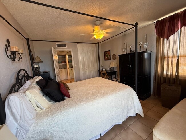 Building Photo - Fully Furnished 2-bedroom, 2-bath residence located in Oceans Five