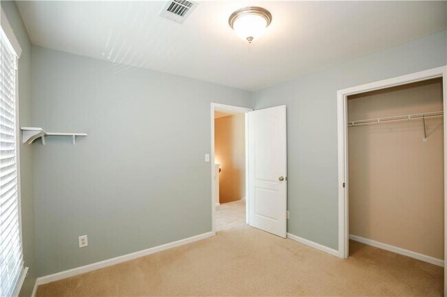 Building Photo - 1005 Landover Crossing