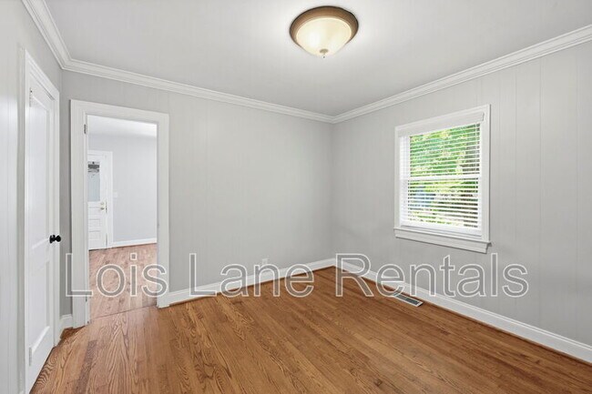 Building Photo - 2043 Wappoo Dr