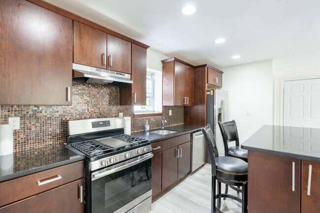 Building Photo - 198 Stuyvesant Ave