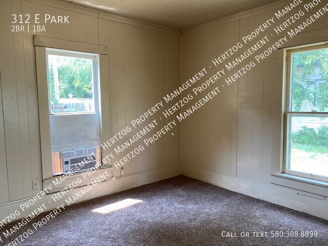 Building Photo - Adorable 2-Bedroom Home for Rent - Just $695!