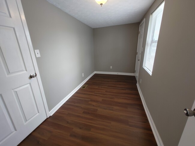 Building Photo - 316 E Emerald Ave