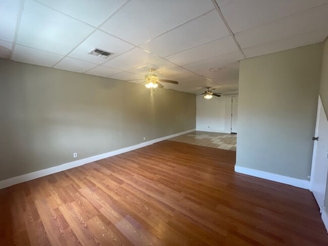 Building Photo - North Bay / central Portland area-Affordable rental-$99 move-in special