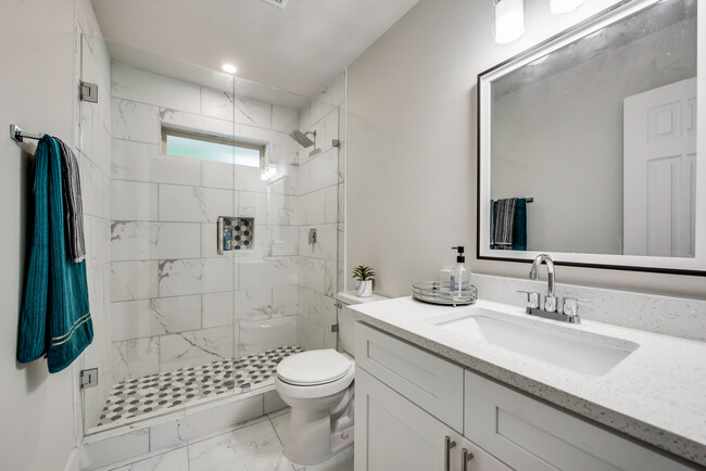 Building Photo - 11385 Earlywood Dr