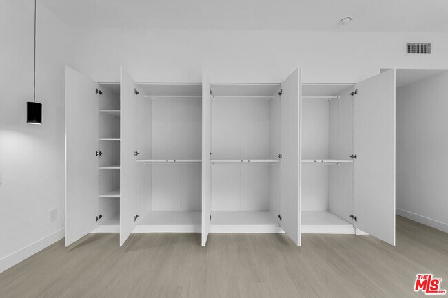 Building Photo - 10630 Wilkins Ave