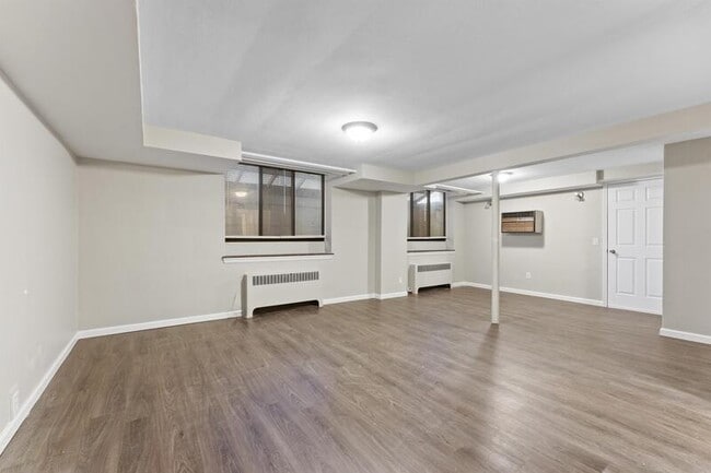 Building Photo - 2820 Riverside Dr