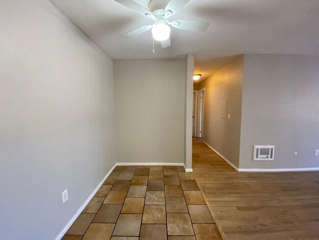 Building Photo - 2 Bedroom Condo in Arbor Hills Gated Community