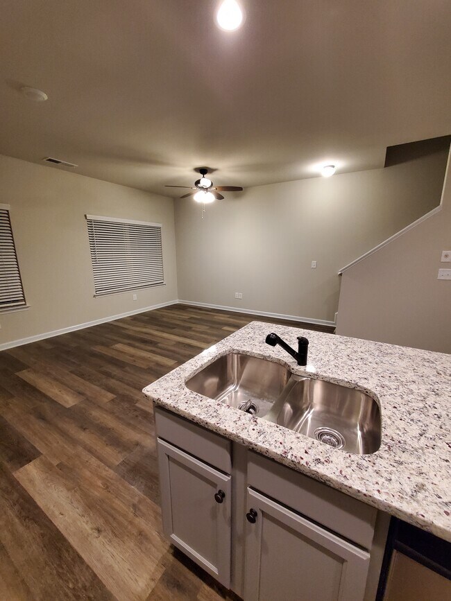 Building Photo - 1509 Creel Ln