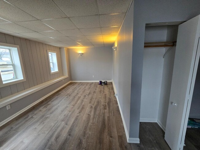 Building Photo - 518 Moen Ave