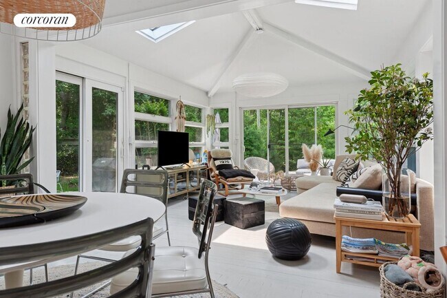 Building Photo - 19 Highwood