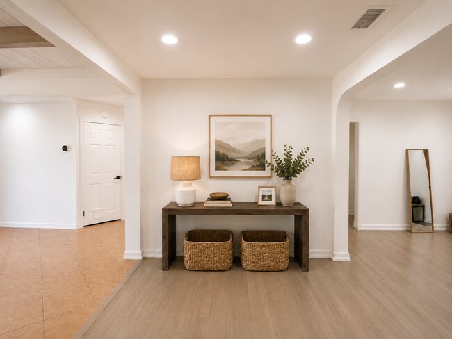 Building Photo - Beautifully Upgraded Los Altos Home!