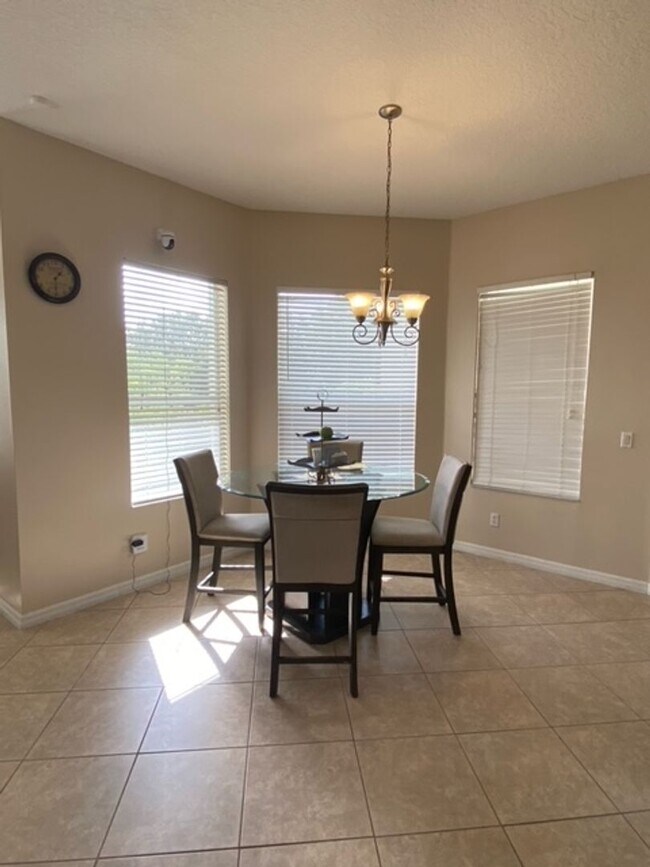 Building Photo - Beautiful 4 Bedroom 3 Bath Home in Ocoee
