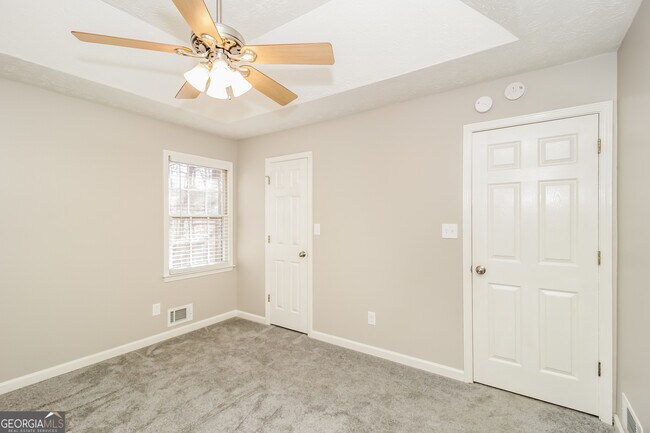 Building Photo - 585 Nottingham Dr