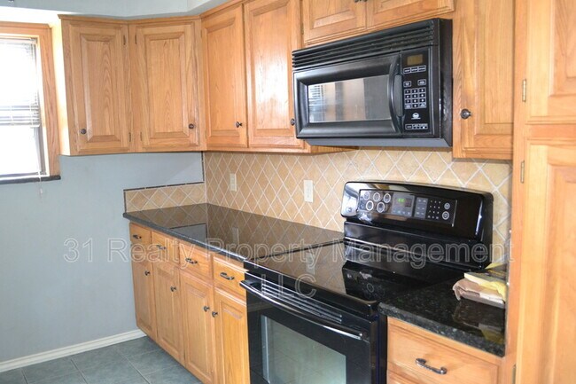 Building Photo - 66 Haven Cir