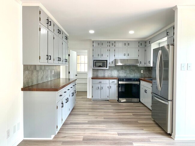 Building Photo - 33 Walker Cir