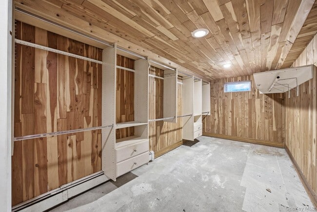 Building Photo - 1 Bridle Path Dr
