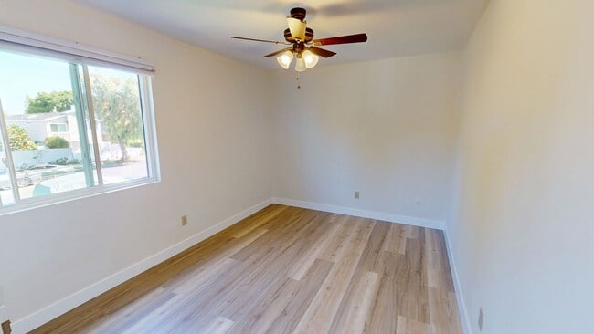 Building Photo - Open Concept Townhouse | Vinyl Plank Flooring