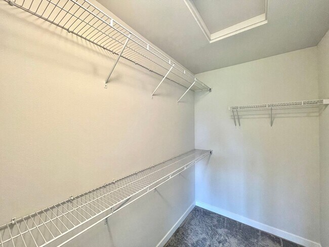 Building Photo - Great Townhome for rent