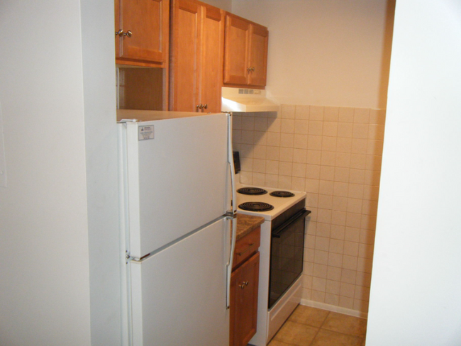 Building Photo - 547 Brookside Dr