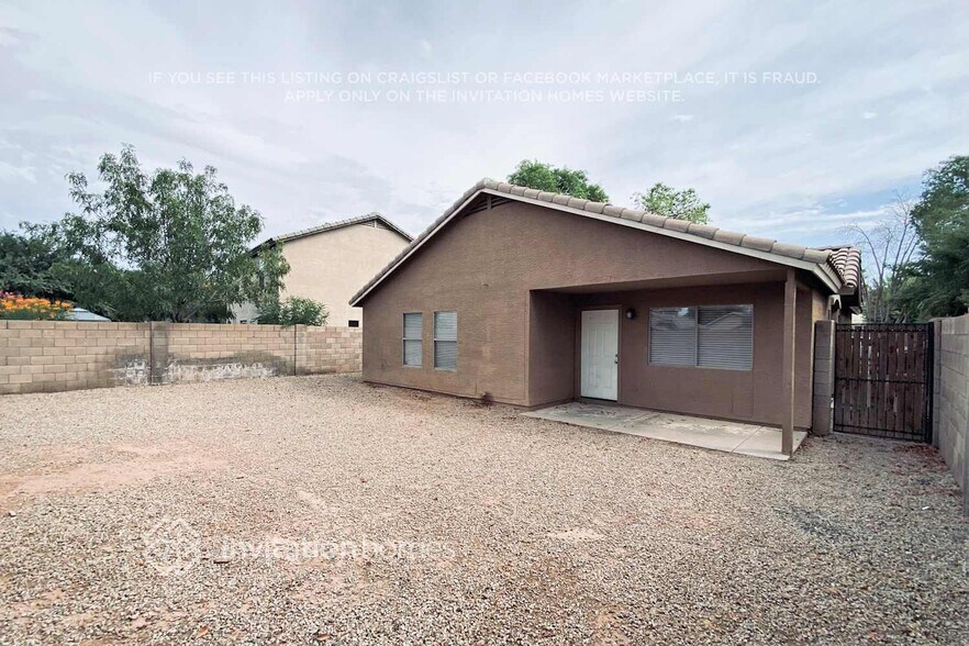 Building Photo - 1768 E Los Alamos St