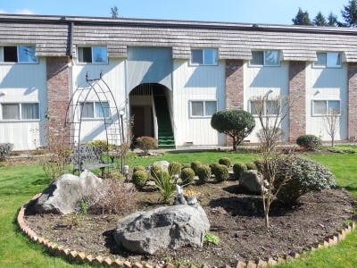 Building Photo - Royal Arms Villa