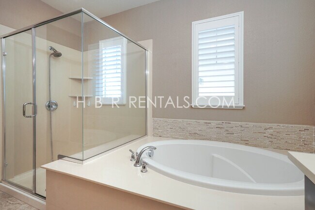 Building Photo - 906 River Bend Dr