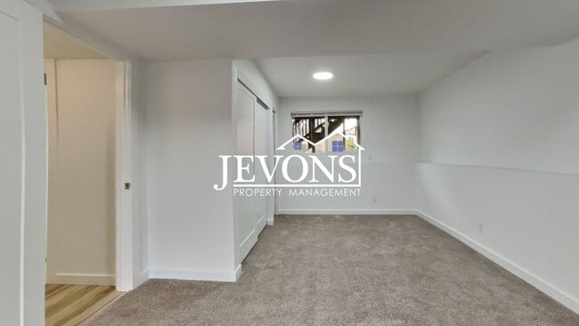 Building Photo - 6114 N 49th St
