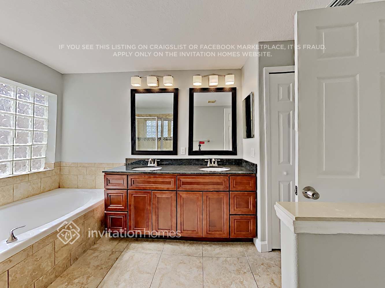 Building Photo - 1882 Sun Gazer Dr