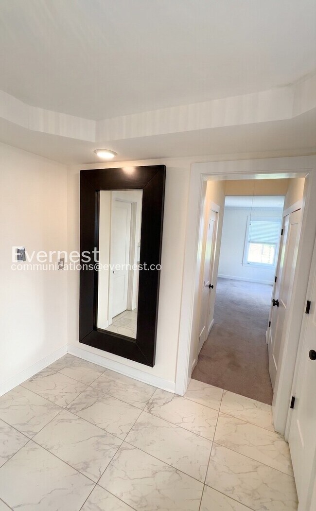 Building Photo - 4 Bed, 3 Bath Home with Fenced Yard / Pet-Friendly / Available Now!