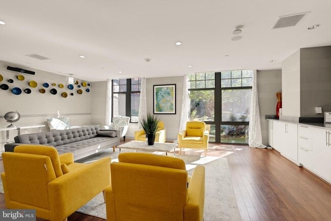 Building Photo - 1021 N Garfield St