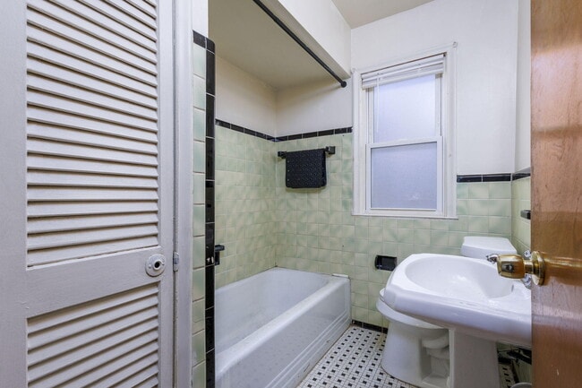 Building Photo - 6506 Memorial Ave