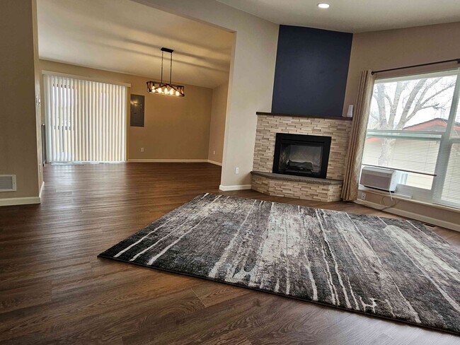 Living Rm - 4444 Valencia Cir