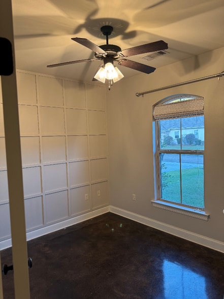 Building Photo - 556 Bateleur Way