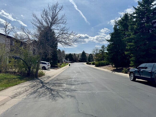 Building Photo - Beautiful 5 bedroom 2.5 bathroom home available NOW!!!