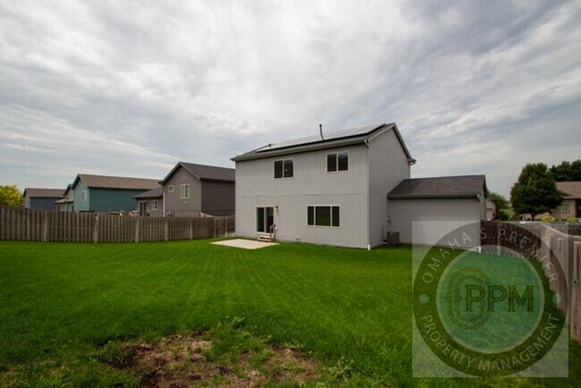 Building Photo - HUGE 3Bd/3Ba House in Bennington, NE!
