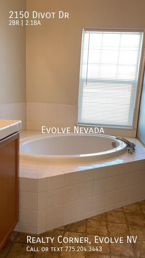 Building Photo - 2150 Divot Dr