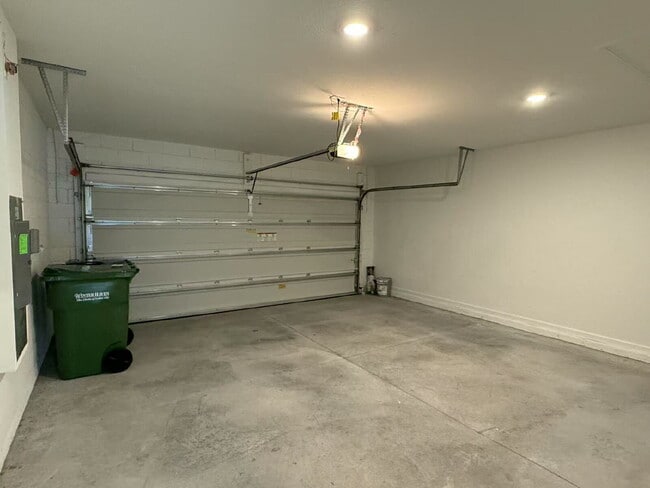 Building Photo - 972 Harold Pass