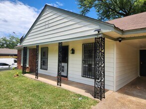 Building Photo - 2166 Fortune Ave