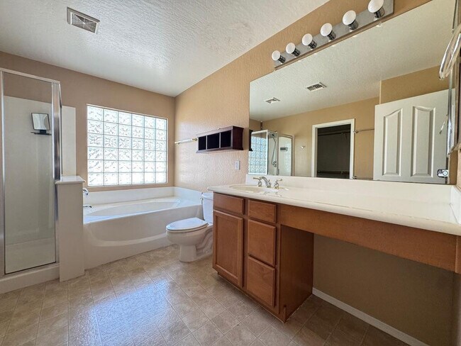 Building Photo - 7509 S 13th Pl