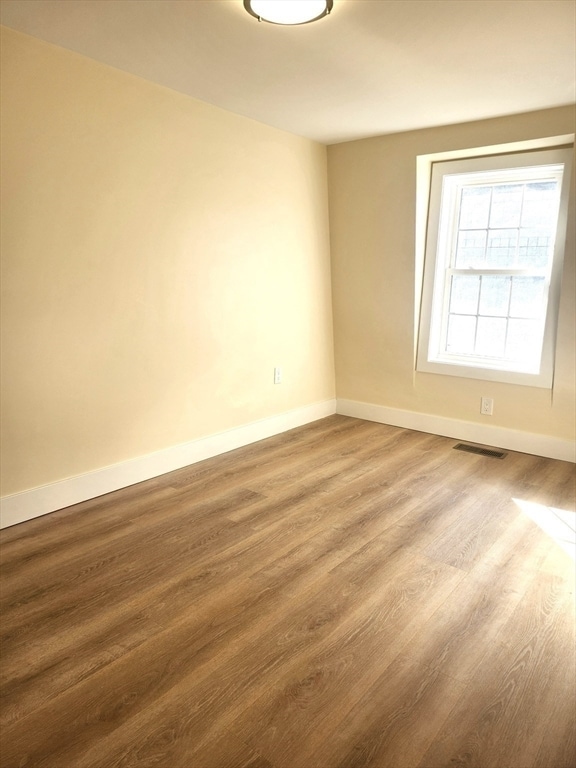 Building Photo - 264 Bowen St