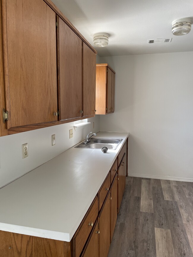 Building Photo - 902 W Oklahoma Ave