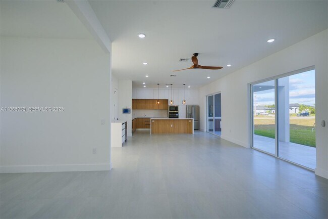 Building Photo - 5 SW 26th Pl