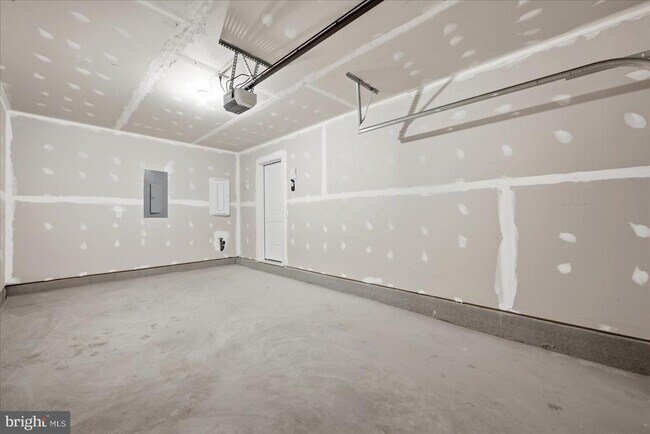 Building Photo - 122 Bowers St