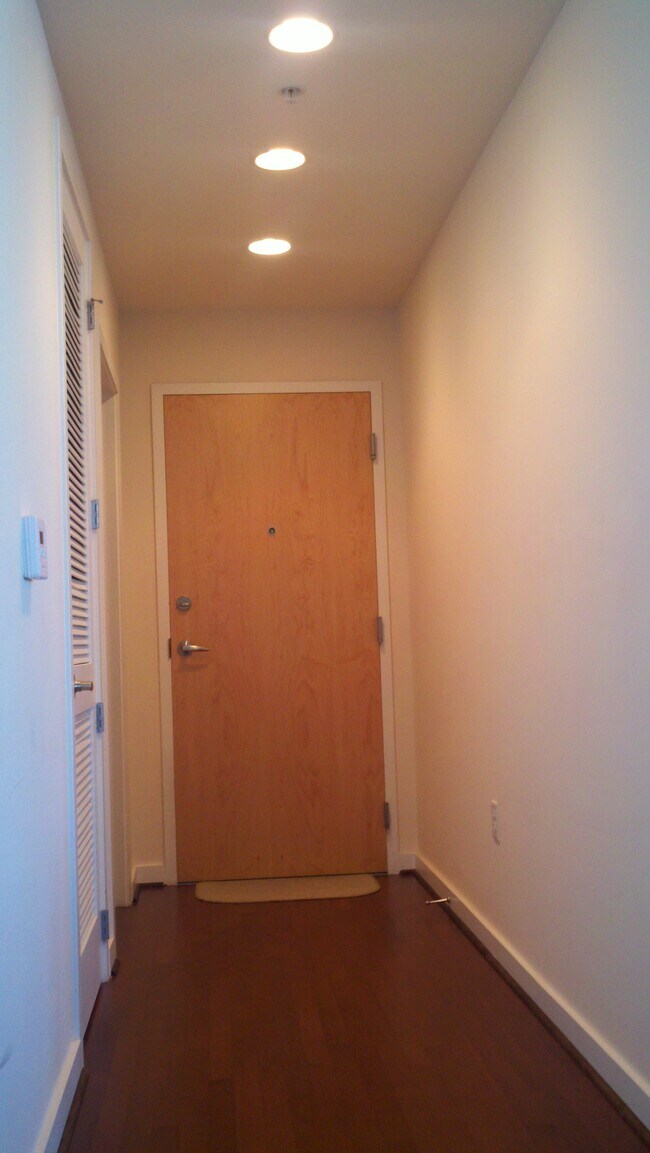 Building Photo - 777 N Ashley Dr