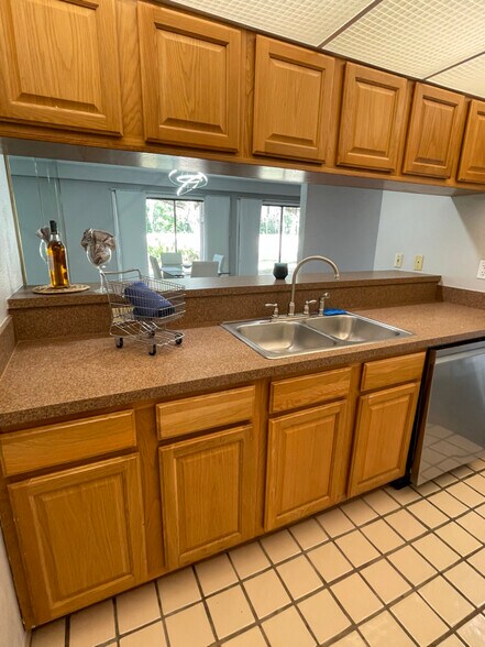 Building Photo - 5023 Sherwood Ln