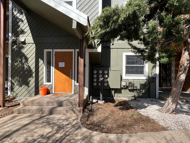 Building Photo - Cozy 1/bed 1/bath condo in Boulder!